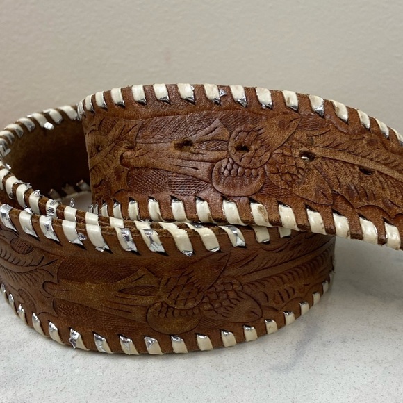 Vintage Tooled Leather Acorn and Leaf Belt - Picture 4 of 8